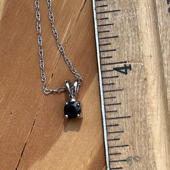 Small Sterling (.925) and Black Stone Pendant - Picture 4 of 5